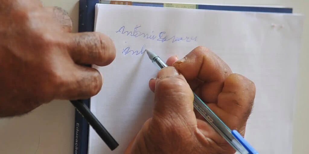 Analfabetismo de pessoas com deficiência é quatro vezes maior no país