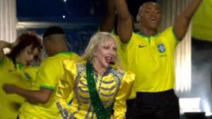 Camisa da seleção, símbolo de bolsonaristas, é ressignificado por Lady Gaga (Foto: Reprodução)