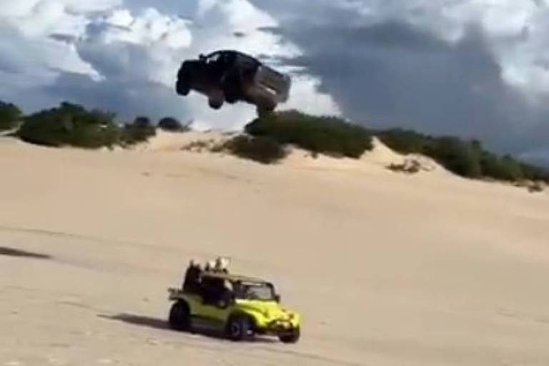 Motorista salta com caminhonete sobre buggy em Canoa Quebrada (CE) e viraliza; Vídeo