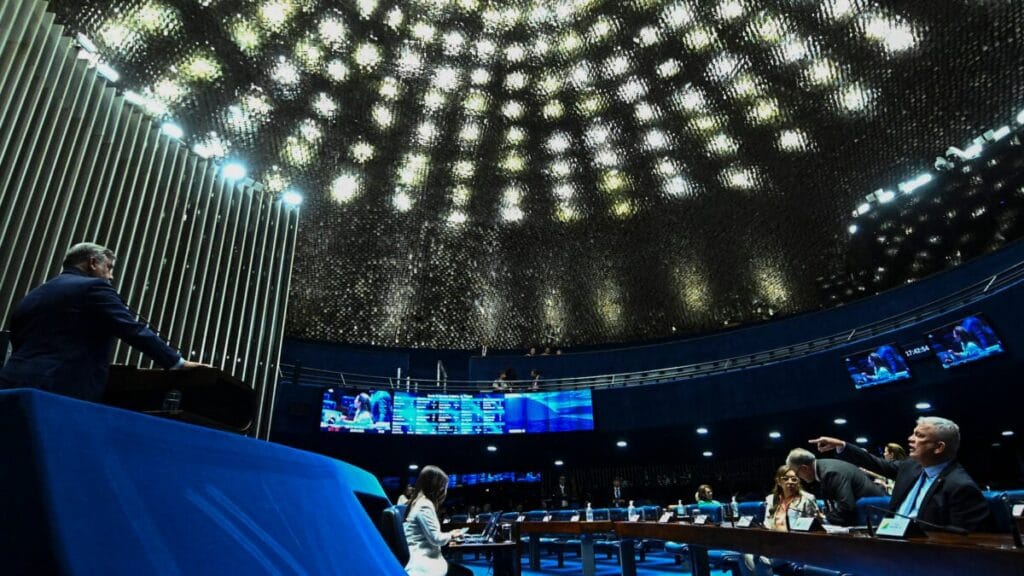 Oposição reúne assinaturas para instalar CPMI do INSS e investigar descontos ilegais em benefícios