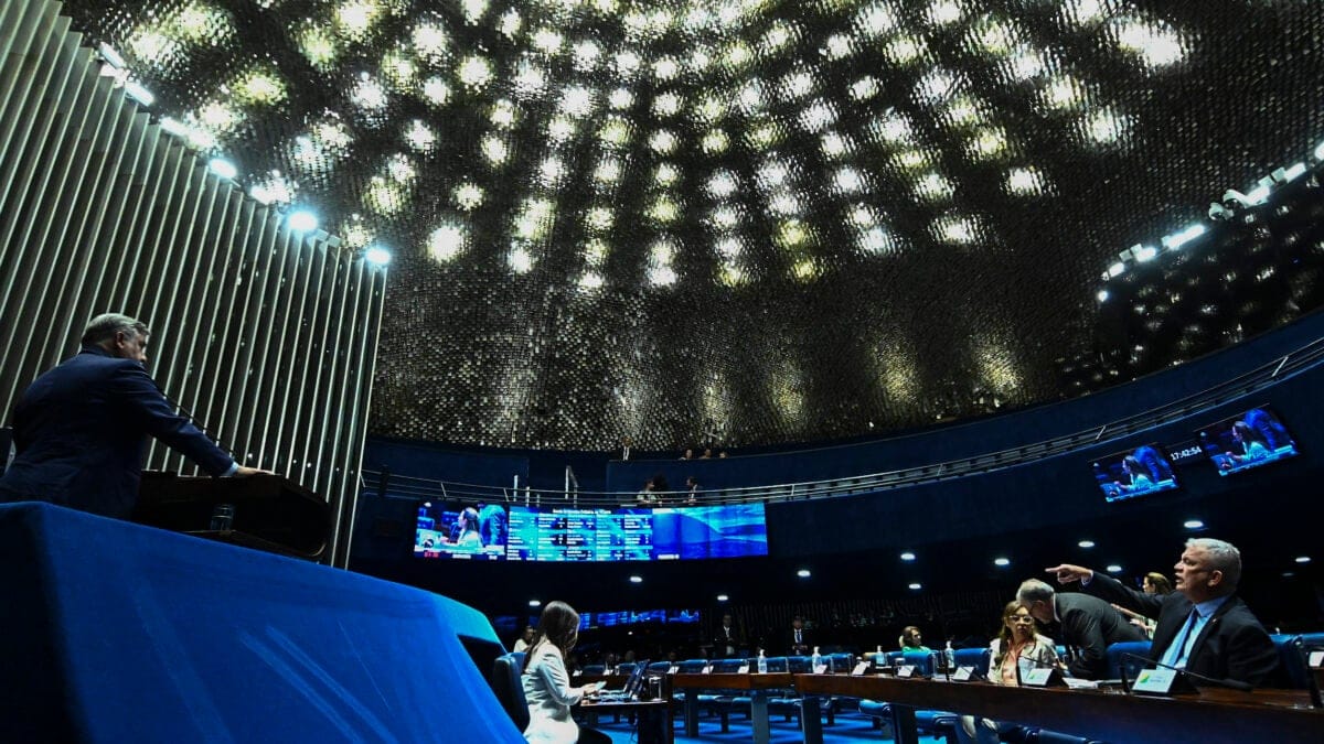 Oposição reúne assinaturas para instalar CPMI do INSS e investigar descontos ilegais em benefícios