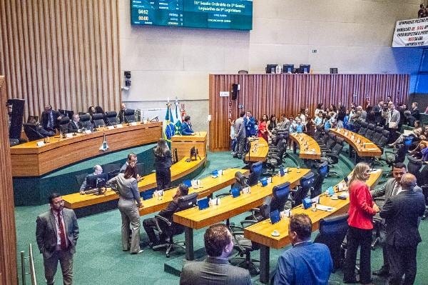 Parecer da Procuradoria da CLDF gera indignação entre servidores após exclusão de analistas de comissões processantes