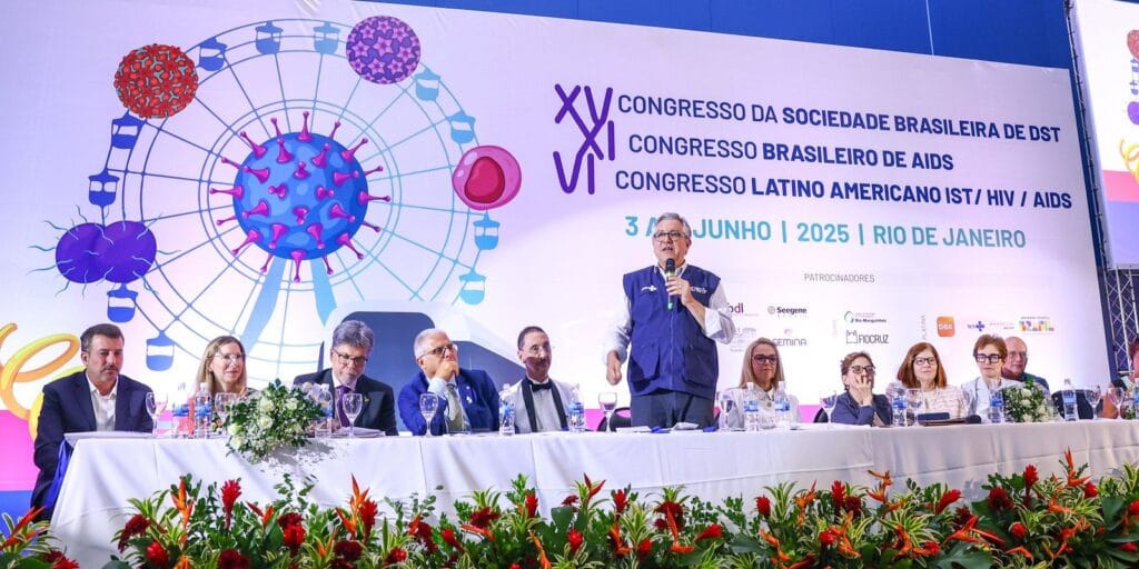 Brasil reduz transmissão do HIV vertical e pede certificado da Opas