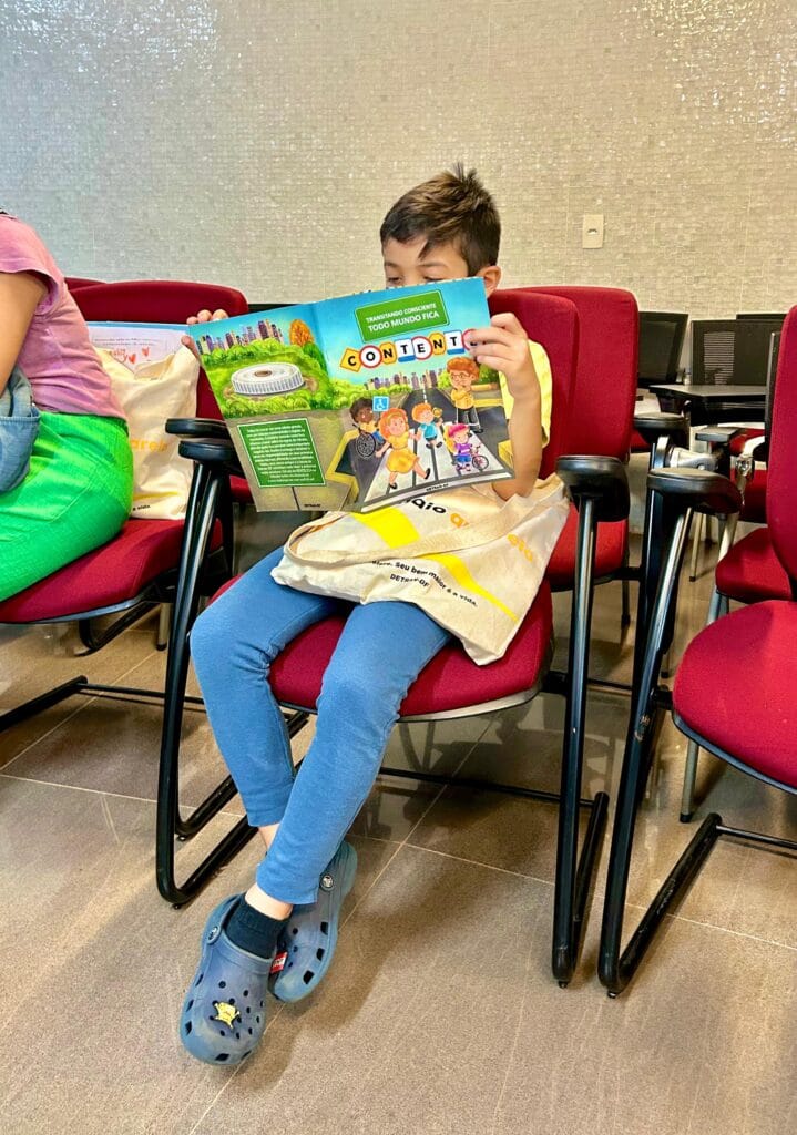 Teatro e literatura levam educação de trânsito a crianças e adolescentes