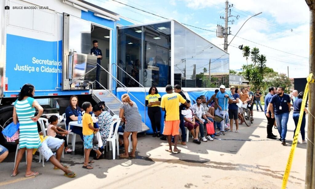 Carreta do Na Hora nas Cidades atende mais de 200 pessoas no Lago Sul