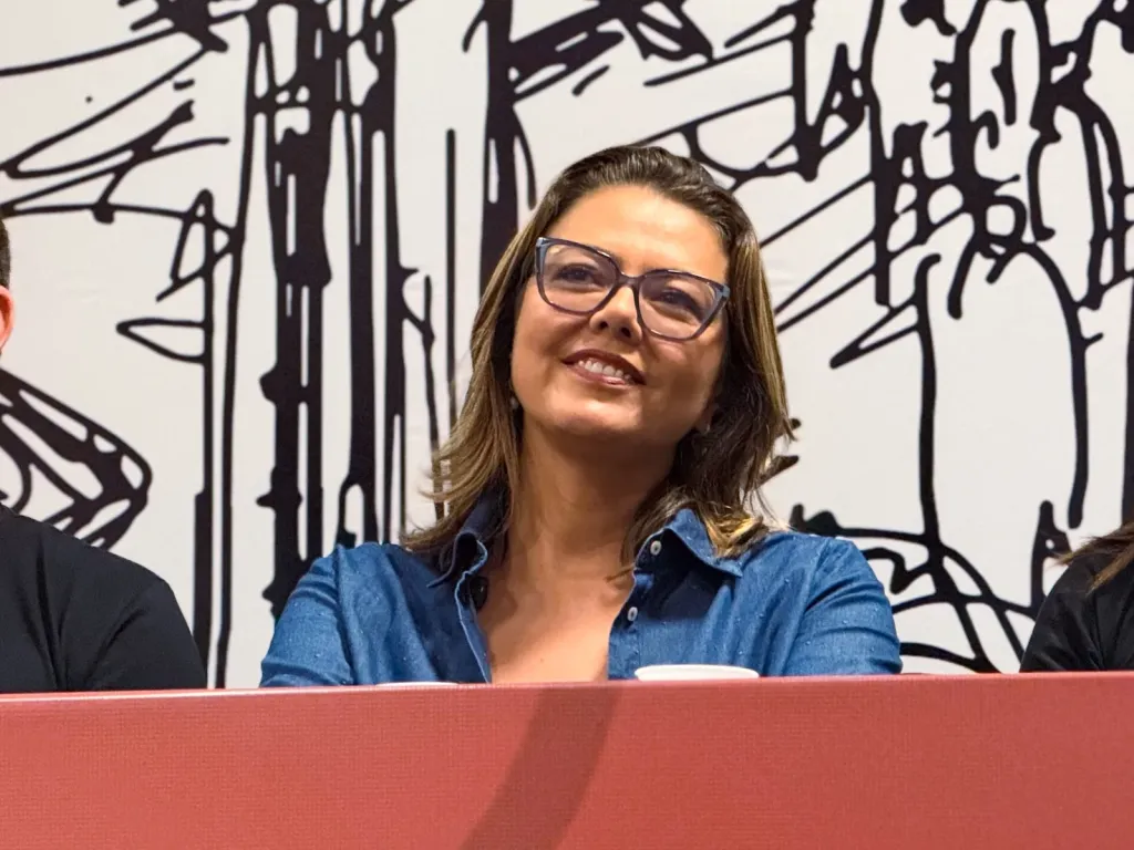 Leila deixa liderança da Bancada Feminina com apelo à continuidade das lutas