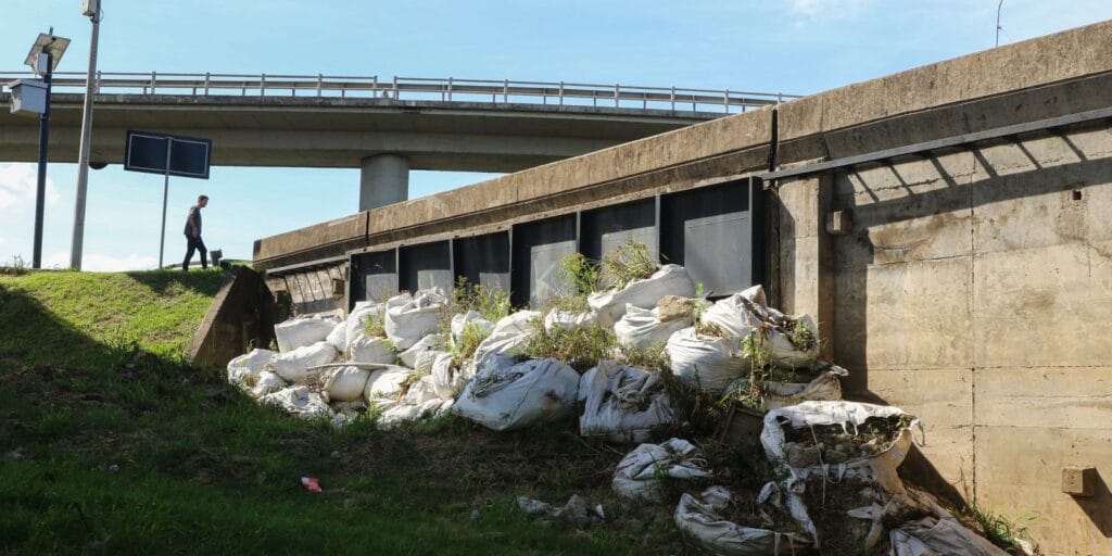Nível do Guaíba recua, e prefeitura de Porto Alegre reabre comportas