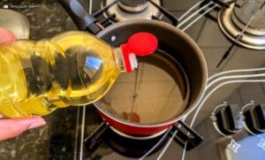 Saiba como descartar óleo de cozinha e azeite sem poluir o meio ambiente