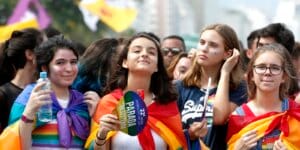 Hoje é Dia: igualdade de gênero, tabagismo e esclerose são destaques
