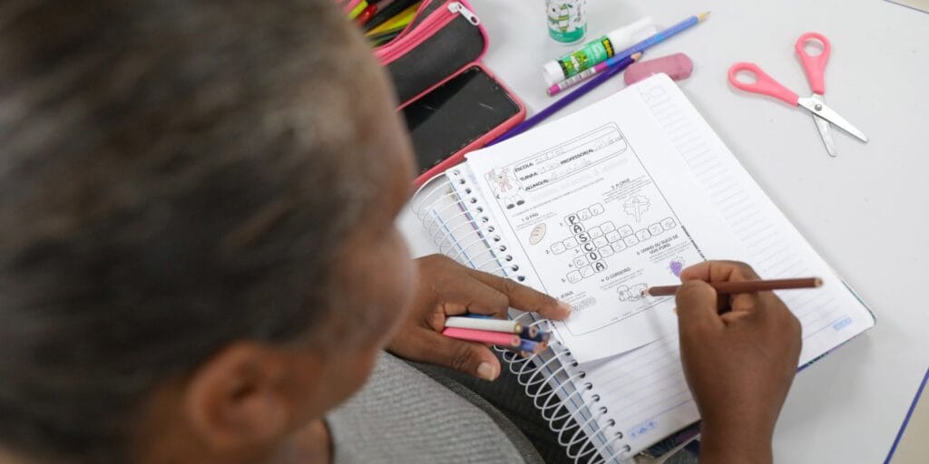 Inserção no mercado de trabalho tende a melhorar habilidade de leitura