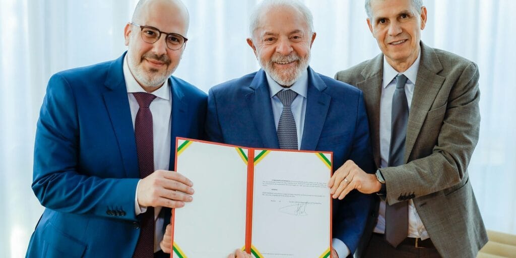 Lula assina nomeação de André Basbaum para a presidência da EBC 