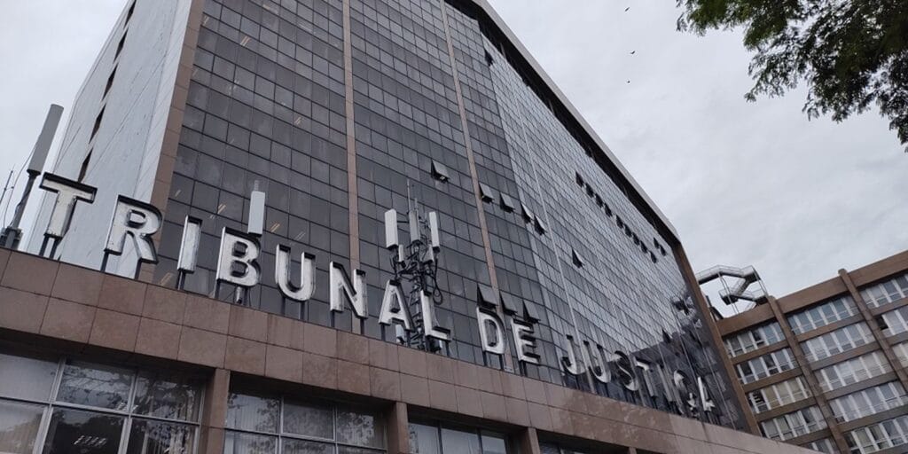 Tribunal de Justiça do Rio alerta sobre golpe do falso advogado