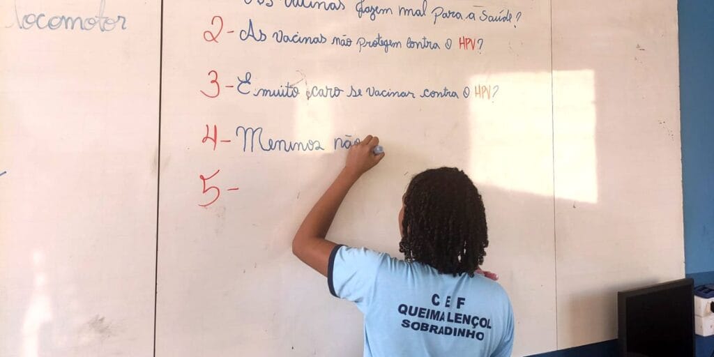 Vacina do HPV avança no público-alvo, mas precisa resgatar mais velhos