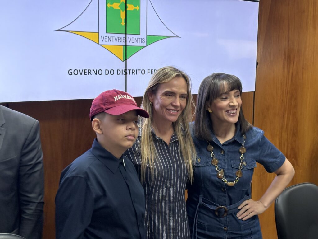 Celina recebe cientistas brasilienses no Palácio do Buriti