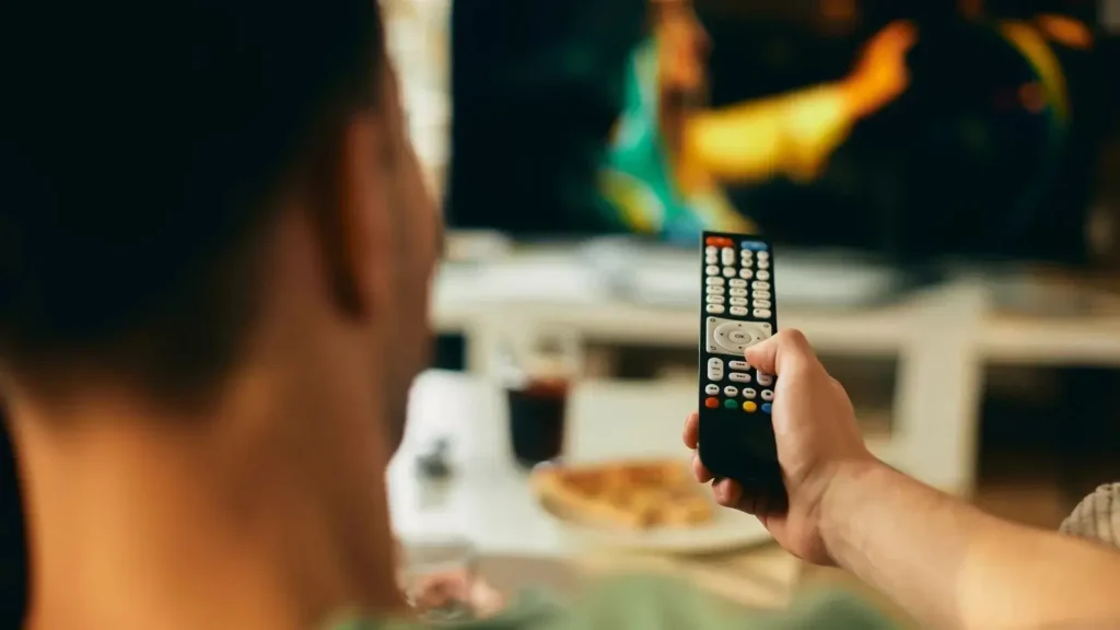 Contra streamings, emissoras articulam obrigação de botão de TV aberta em controles
