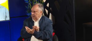 Cristovam defende educação e tecnologia como motor para distribuição de renda