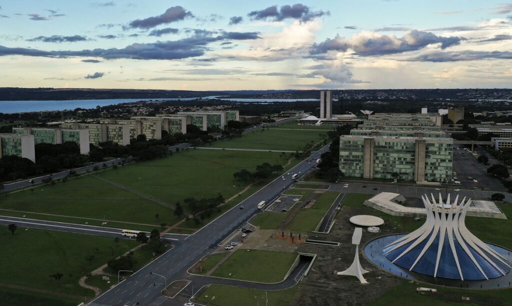 DF tem maior renda per capita do país, mas 51% das famílias estão inadimplentes