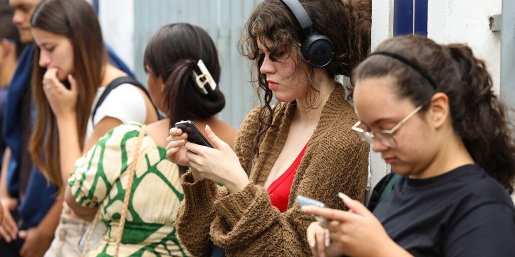 Desigualdades marcam formalização do trabalho entre jovens brasileiros