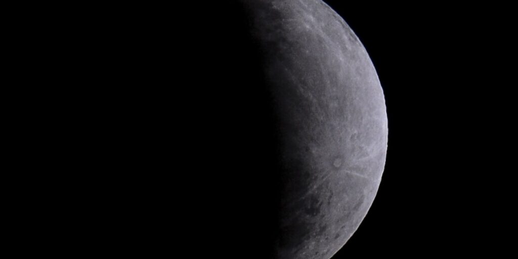Eclipse parcial da Lua nesta quinta-feira será visto em todo o Brasil