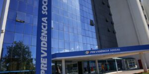 Previsão de gastos com INSS em 2027 é reduzida em R$ 5 bilhões