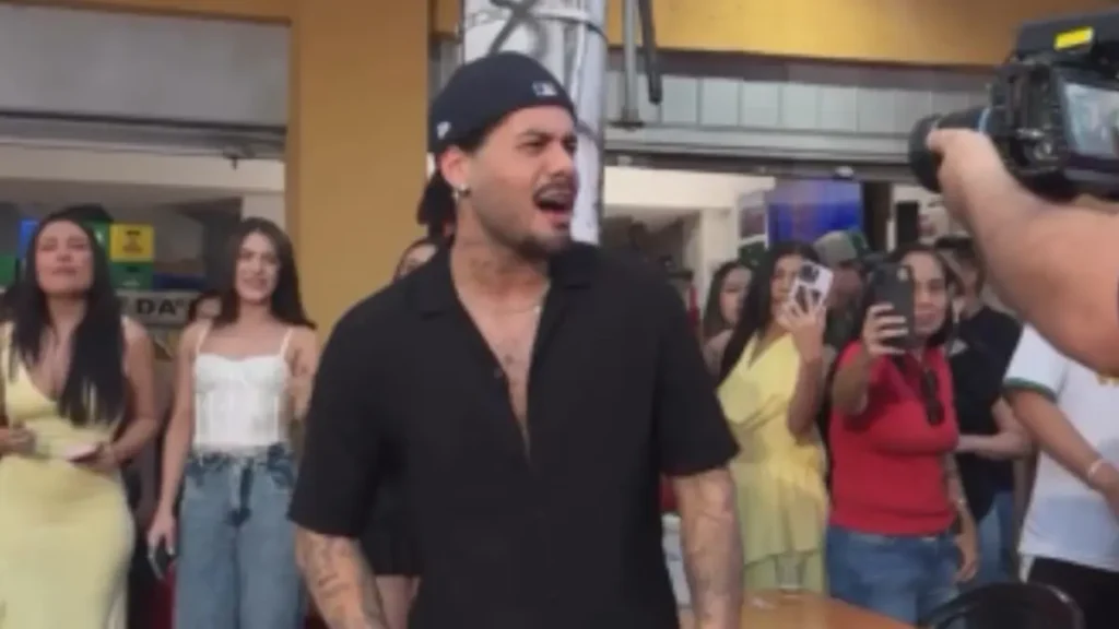 Terça-feira normal em Goiânia: Zé Felipe aparece em bar da Vila Redenção para gravar clipe