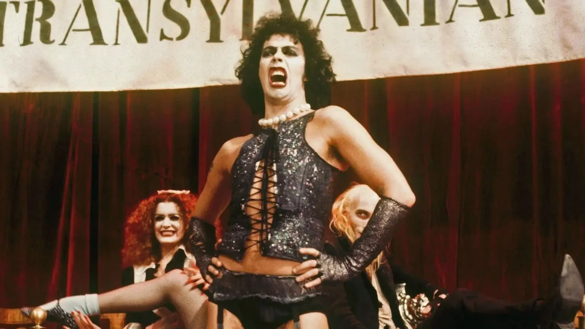Tim Curry, ator de ‘The Rocky Horror Picture Show’ e ‘It’, morre aos 80 anos