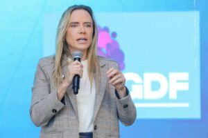 Avante abraça Celina Leão e Gim Argello sela apoio à reeleição da governadora