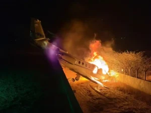 Avião com cantor Rey Vaqueiro sofre acidente durante pouso no RN