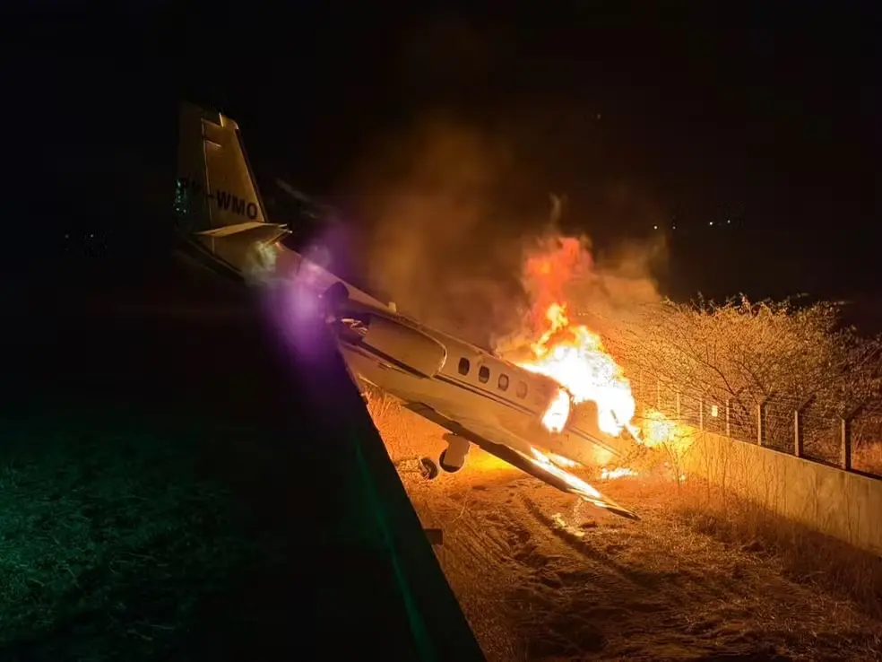 Avião com cantor Rey Vaqueiro sofre acidente durante pouso no RN