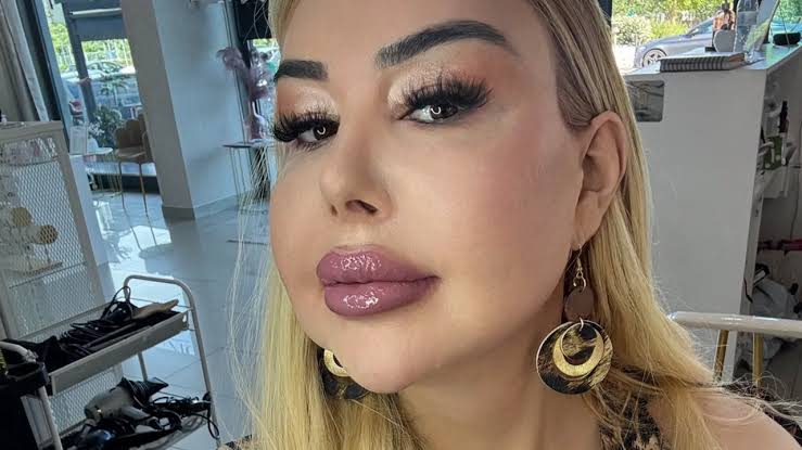Cantora trans relata prazer após cirurgia de redesignação sexual: “Orgasmo intenso”