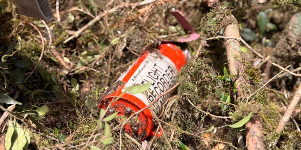 Cenipa recupera caixa-preta de helicóptero que levava cantor Rick