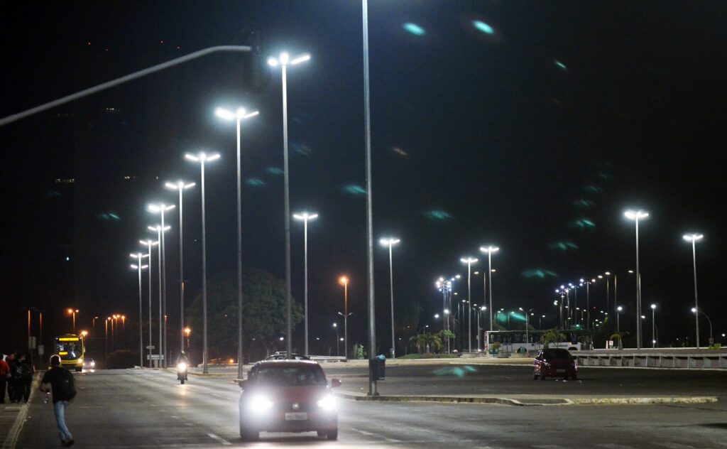 DF orienta sobre canais para pedir reparo na iluminação pública