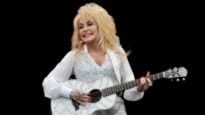 Estrela de Dolly Parton é vandalizada na Calçada da Fama de Hollywood; veja foto