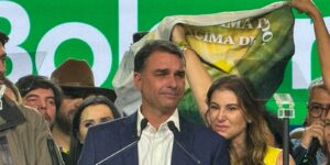 Flávio usou jatinho ligado a Vorcaro em viagem em 2025, diz revista