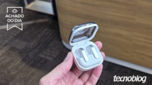 Galaxy Buds 4 tem funções avançadas e está 38% mais barato no Mercado Livre