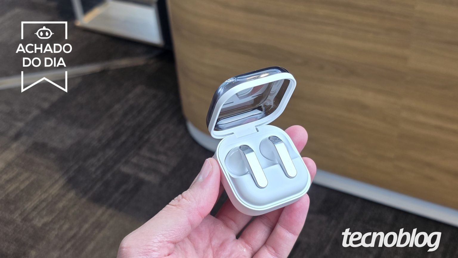 Galaxy Buds 4 tem funções avançadas e está 38% mais barato no Mercado Livre