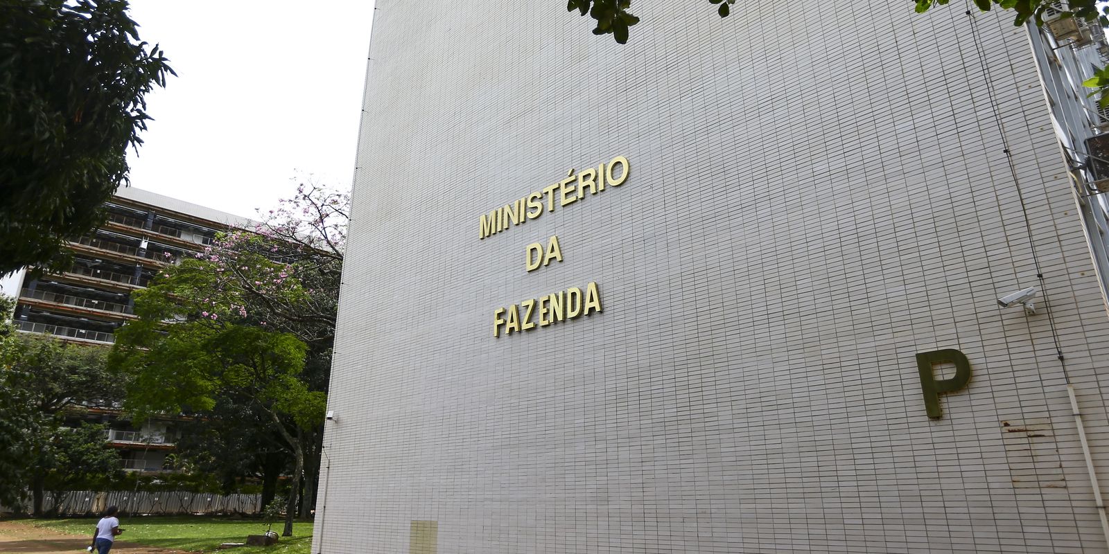 Governo reduz projeção do PIB para 2% em 2026 e 2,3% em 2027