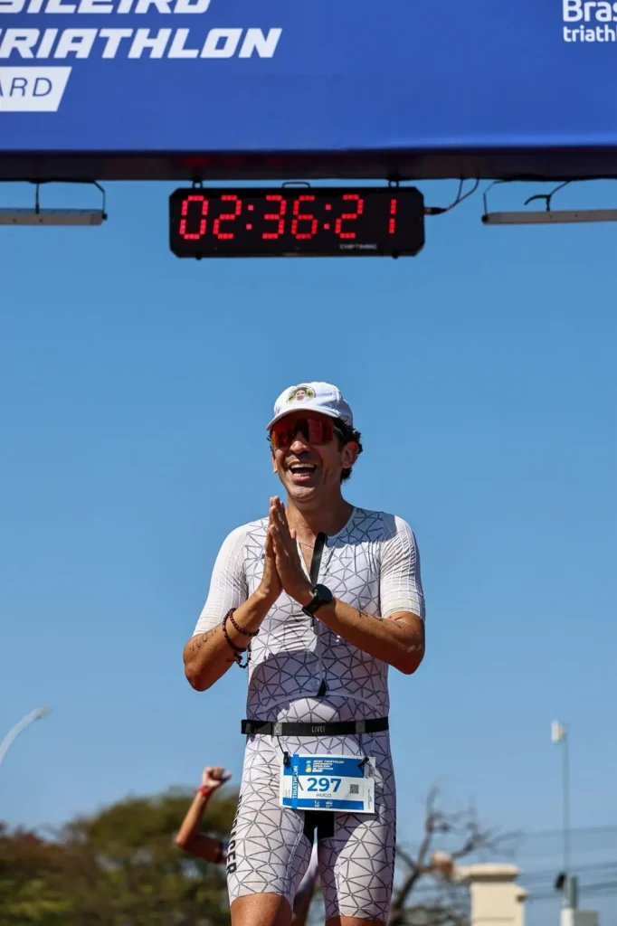 Médico goiano muda de vida, abandona vícios e seis anos depois chega ao Mundial de Ironman na França