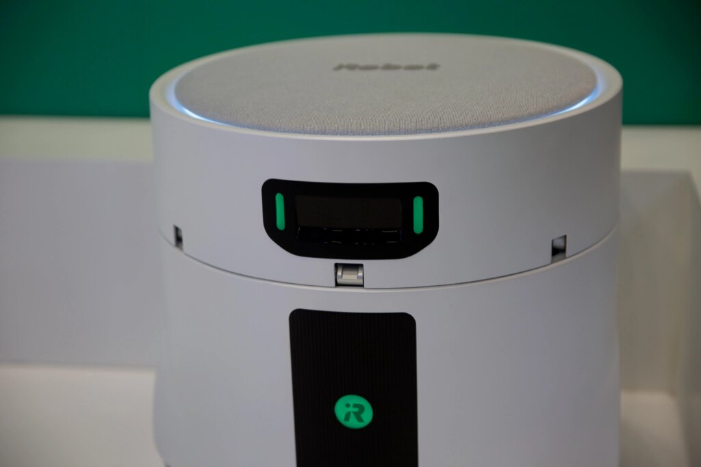 Novo aspirador robô da iRobot vale por dois (literalmente)