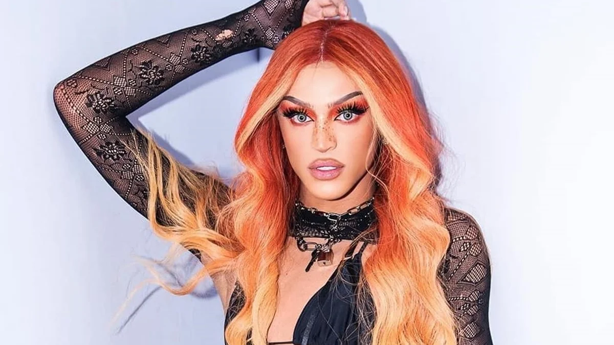Os fãs da artista estão preocupados que ela tenha algum problema de saúde às 17h. Pabllo Vittar vai passar mal neste domingo (20/09)? Entenda