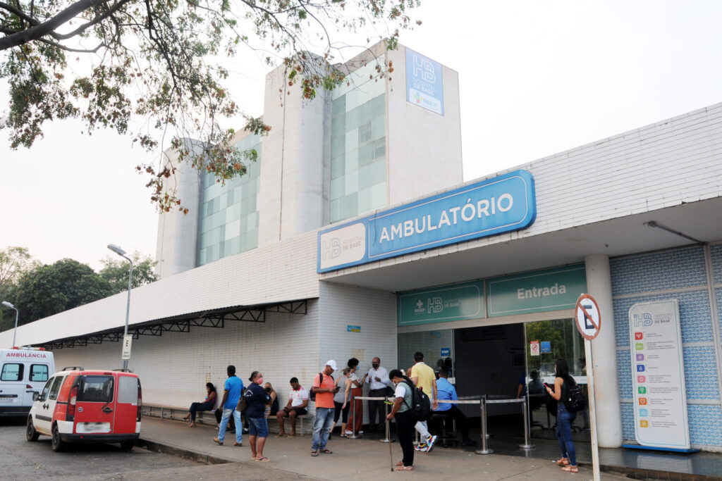Pacientes lamentam demora de atendimento em hospitais públicos e privados