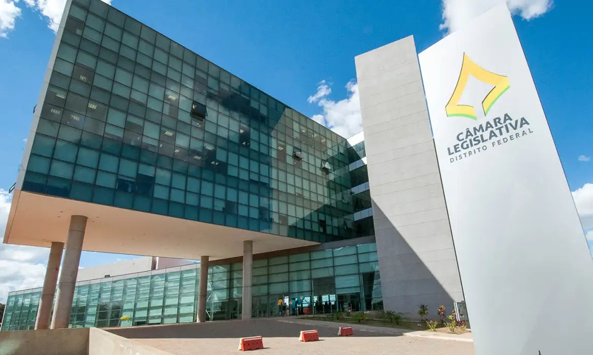 Quase 1 em cada 4 eleitores do DF ainda não escolheu candidato a deputado distrital