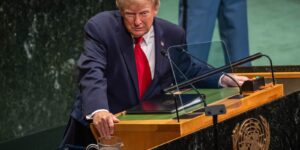 Trump rejeita limitar IA e critica governança global da tecnologia