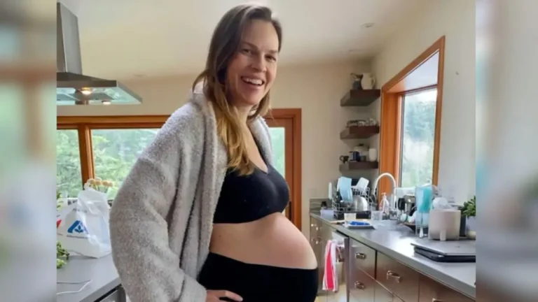 Aos 52 anos, atriz Hillary Swank anuncia que está grávida pela terceira vez