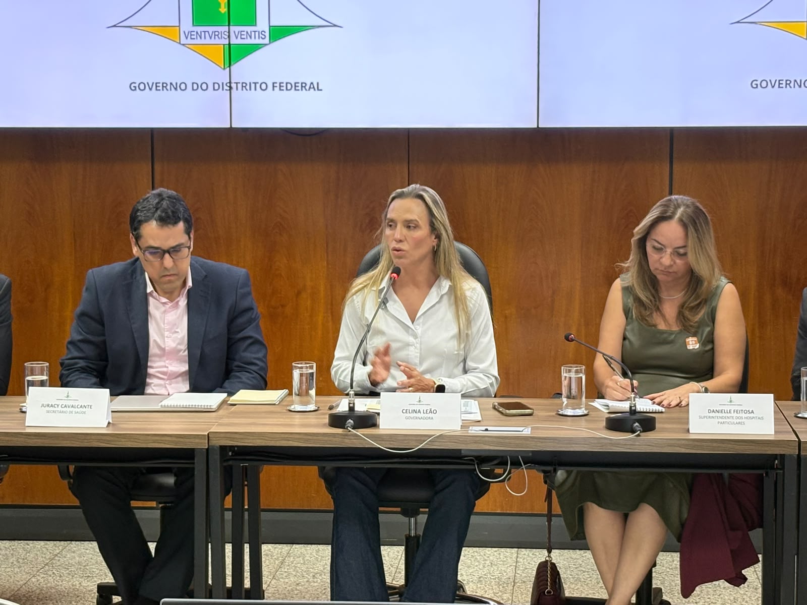 Celina Leão busca apoio da rede privada para ampliar cirurgias no DF