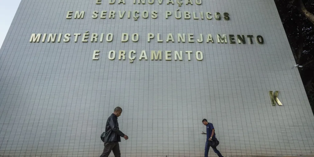 Governo pretende realocar R$ 20 bilhões no Orçamento de 2027
