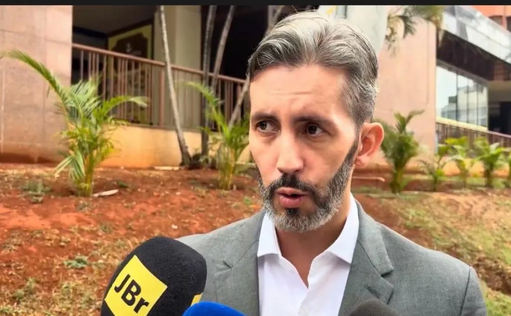Grass promete tarifa zero e mudanças no Iges-DF durante entrevista
