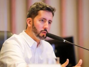 Leandro Grass promete metrô e ampliação de linhas de ônibus para Riacho Fundo I e II