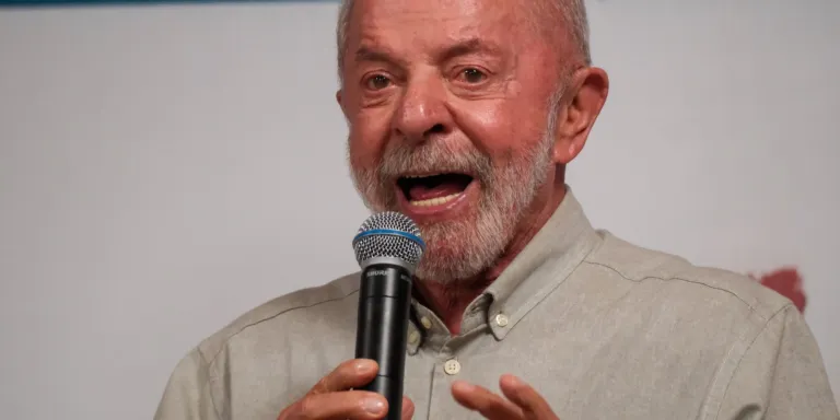 Lula aceita proposta de Flávio para quebra de sigilo bancário