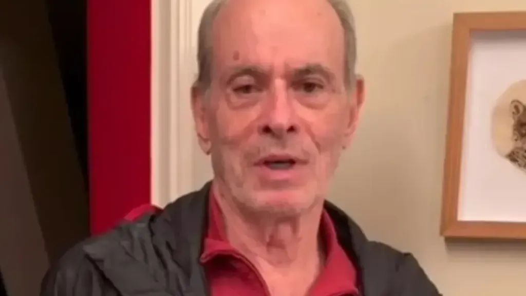 Ney Matogrosso passa por cirurgia e anuncia afastamento dos palcos; assista